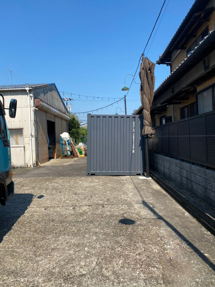 愛知県岡崎市 NEWVANコンテナ20ftシャッター付設置