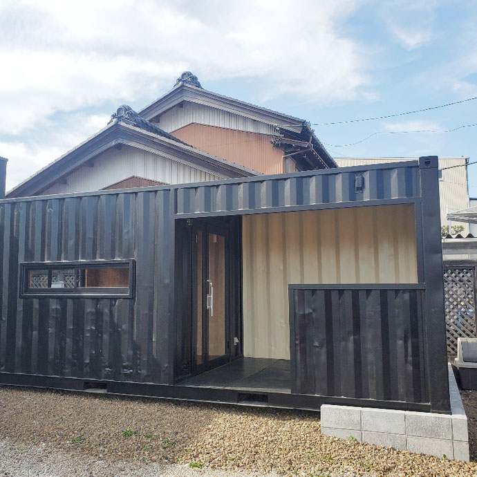 岐阜市岩地 中古コンテナ20ft店舗風改造品設置