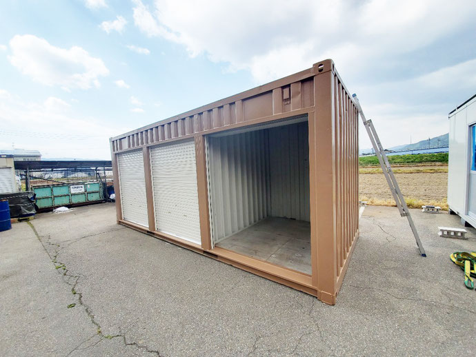 高山市松本町 中古コンテナ20ftシャッター改･黄土色設置