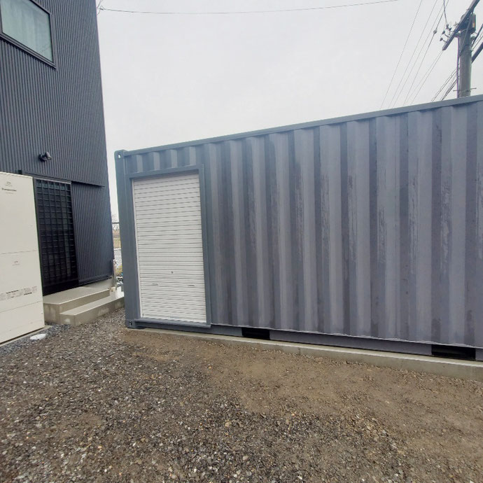 岐阜県本巣市 NEWVANコンテナ20ft1100シャッター付設置