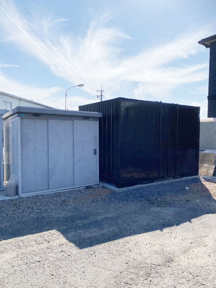岐阜市茶屋新田 中古貨物コンテナ12ftブラック塗装設置