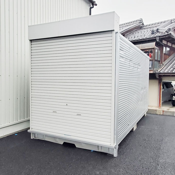 滋賀県東近江市 中古2tアルミコンテナ新品シャッター付設置