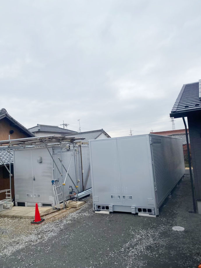 愛知県春日井市 中古大型アルミコンテナ設置