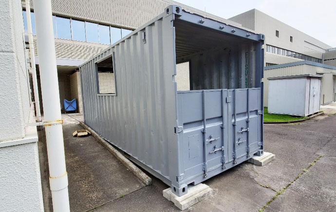 茨城県つくば市 中古コンテナ20ft開口･グレー塗装設置