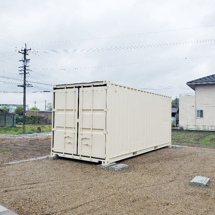 岐阜県各務原市 中古コンテナ20ftアイボリー塗装設置