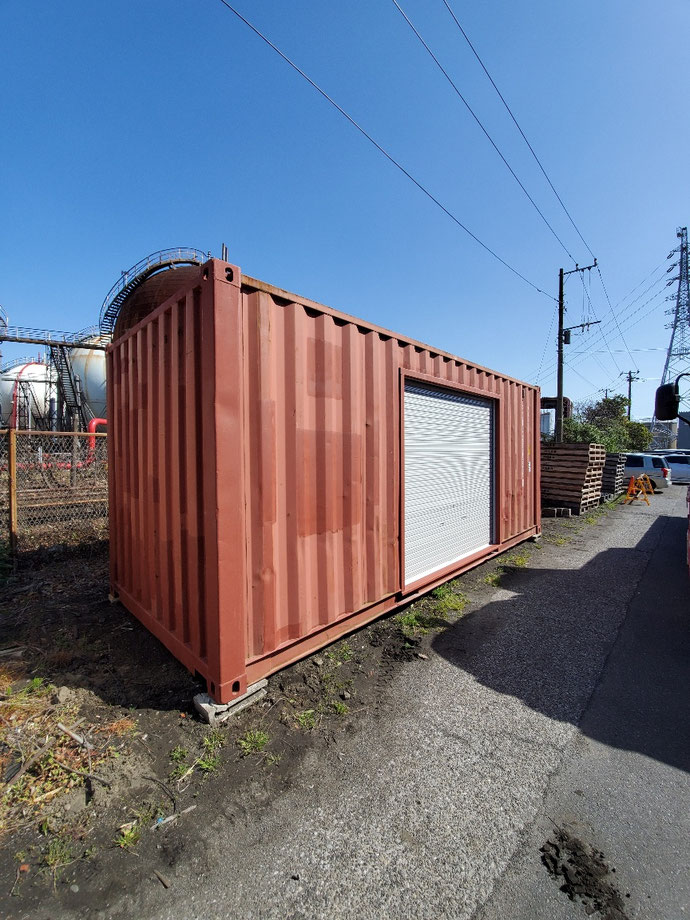 神奈川県川崎市 中古コンテナ20ftシャッター付設置