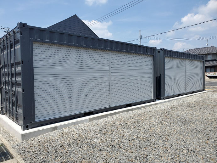 岡山県岡山市 中古コンテナ20ftフルシャッター付グレー2本設置