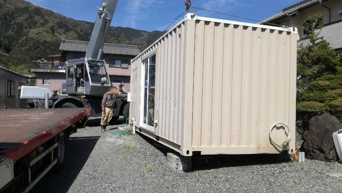 揖斐郡池田町→愛知県一宮市 中古コンテナ20ft窓付き移設