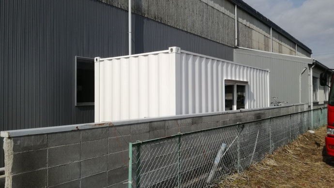 揖斐郡池田町 中古コンテナ20ftドア･窓付設置