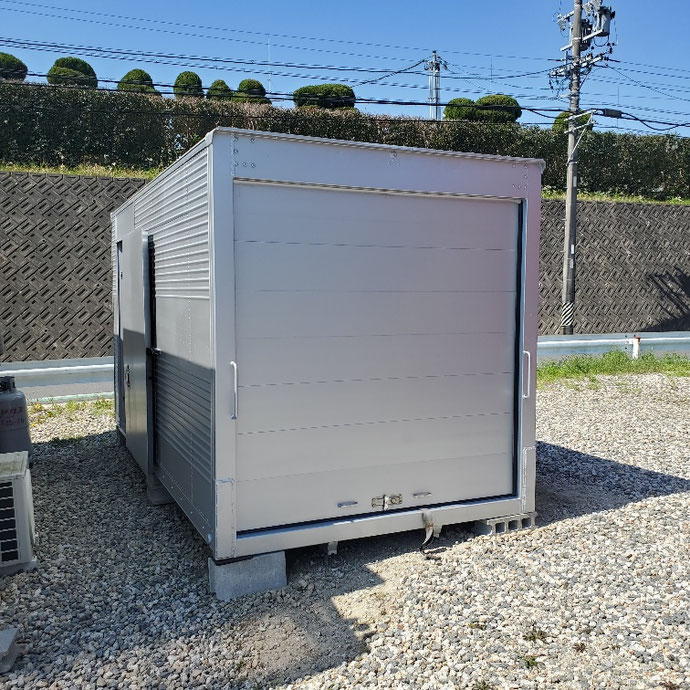 愛知県豊田市 中古2tアルミコンテナサイドドア･シャッター付設置