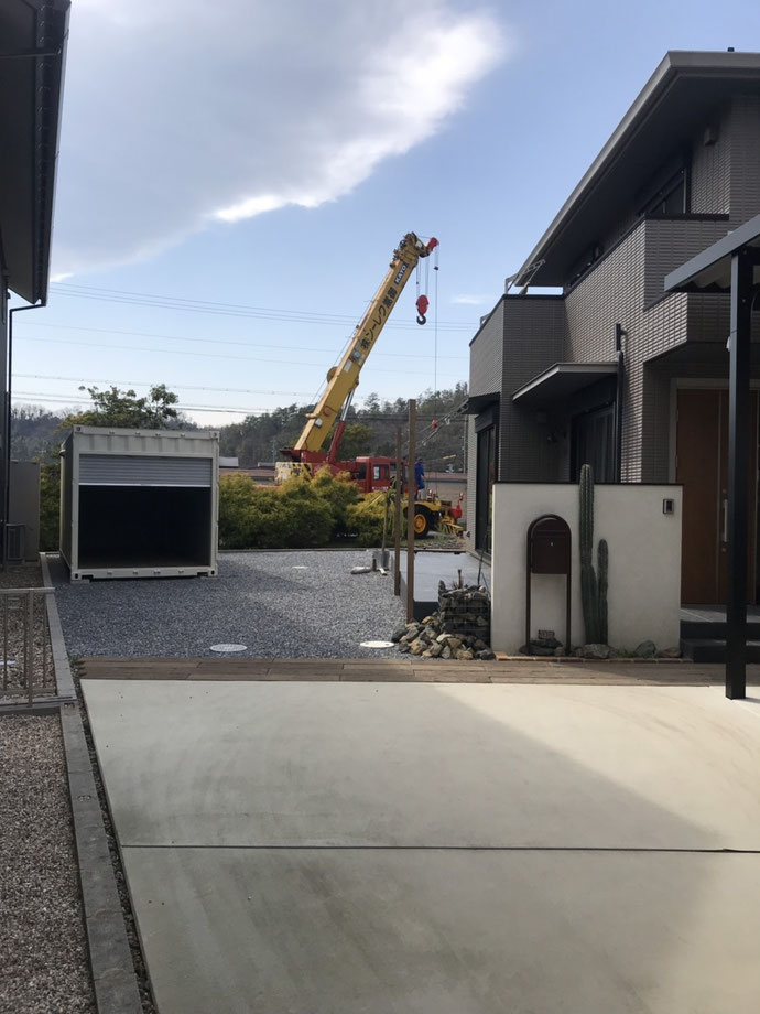 加茂郡川辺町 NEWVANコンテナ20ftアイボリー フラッシュドア+ステンフード設置