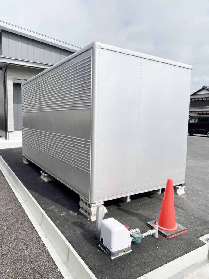 岐阜県各務原市 中古貨物用コンテナ12ftグレー設置