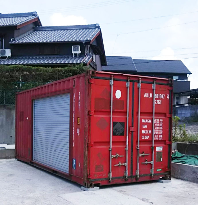 愛知県常滑市 中古コンテナ20ft3000シャッター付き、中古バルクコンテナ20ft設置