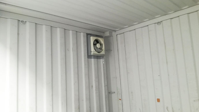 岐阜県瑞穂市 中古コンテナ12ftホワイト塗装･換気扇付き設置