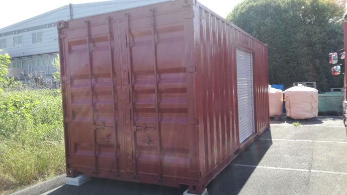 三重県菰野町 中古コンテナ20ft1800シャッター付き設置