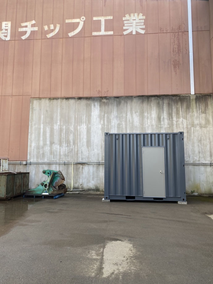 岐阜県関市 中古コンテナ10ftフラッシュドア付グレー設置