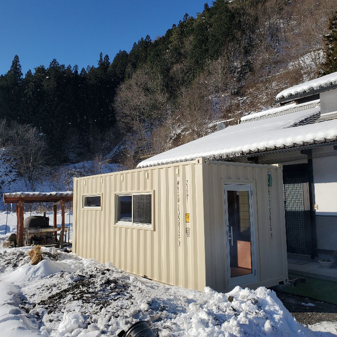 岐阜県下呂市 中古コンテナ20ft電気工事・LED蛍光灯×2・スイッチ×1・コンセント×3・換気扇他設置