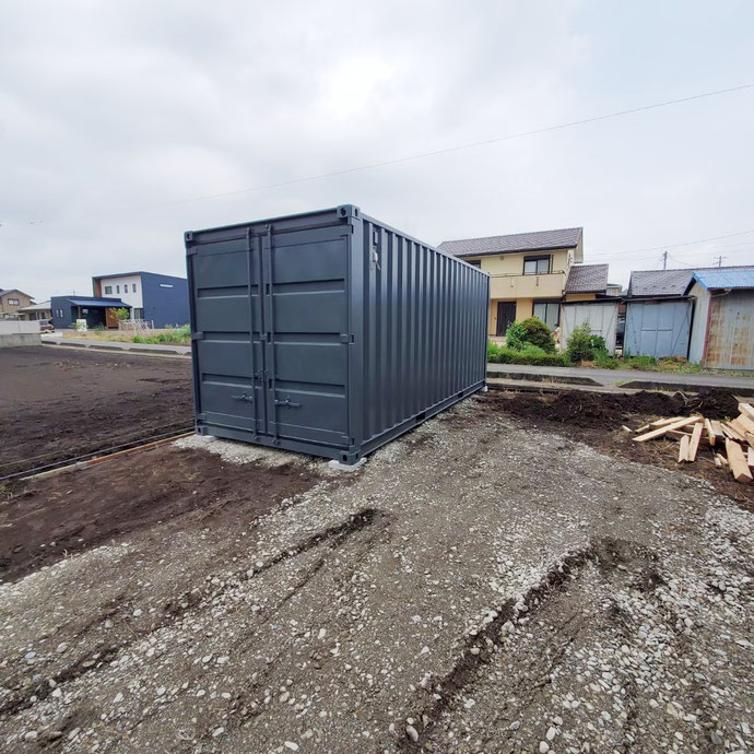 三重県津市 中古コンテナ20ft換気口付グレー塗装納品