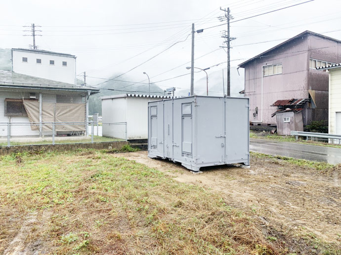 飛騨市古川町谷 中古コンテナ12ft貨物通風･グレー塗装設置