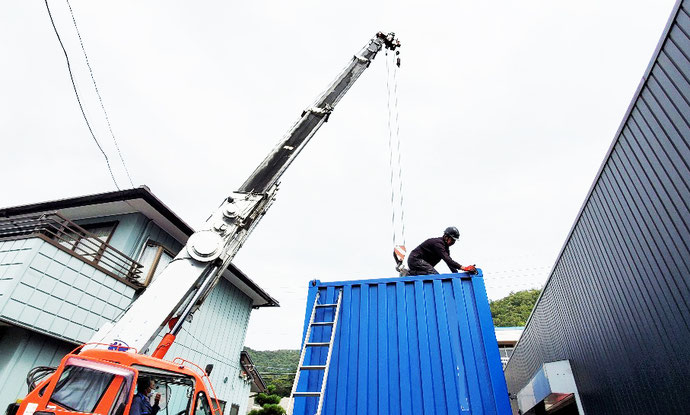 岐阜市花月町 NEWVANコンテナ20ft2本クレーン設置