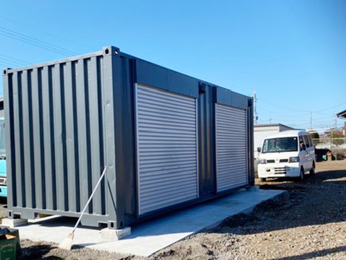 滋賀県米原市 中古コンテナ20ft2シャッター間仕切り設置