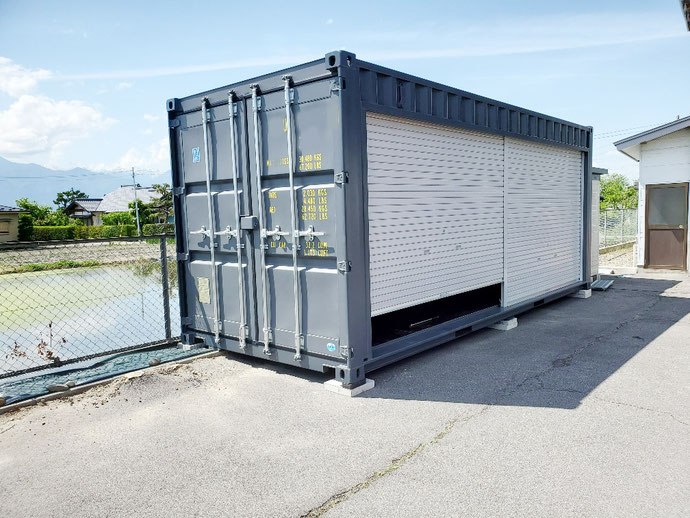 長野県安曇野市 NEWVANコンテナ20ftグレーフルシャッター付き設置