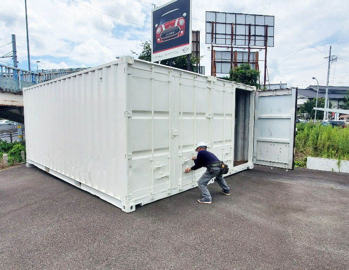 神奈川県川崎市 NEWVANコンテナ20ftブルー･窓･ドア設置
