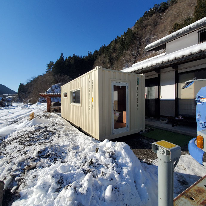 岐阜県下呂市 中古コンテナ20ft電気工事・LED蛍光灯×2・スイッチ×1・コンセント×3・換気扇他設置