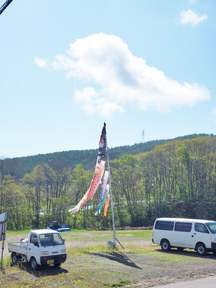 長野県上田市 中古コンテナ12ftNEWVANコンテナ20ftアイボリー設置