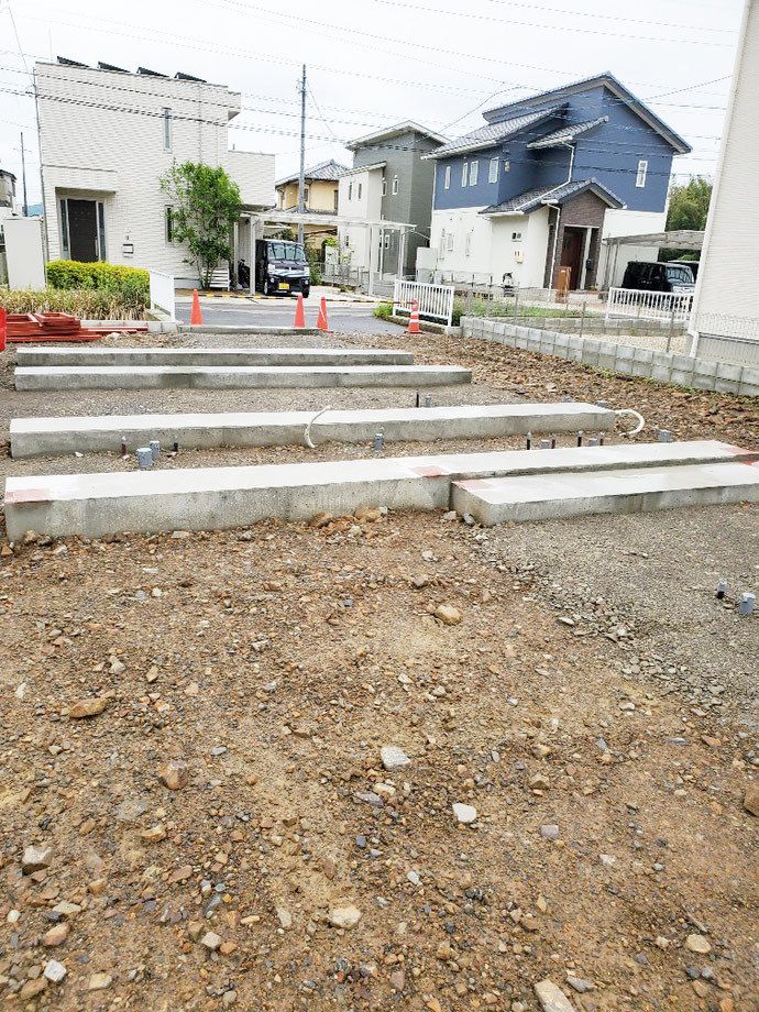 美濃加茂市 中古コンテナ20ft×2本･12ft貨物×2本開口+連結設置