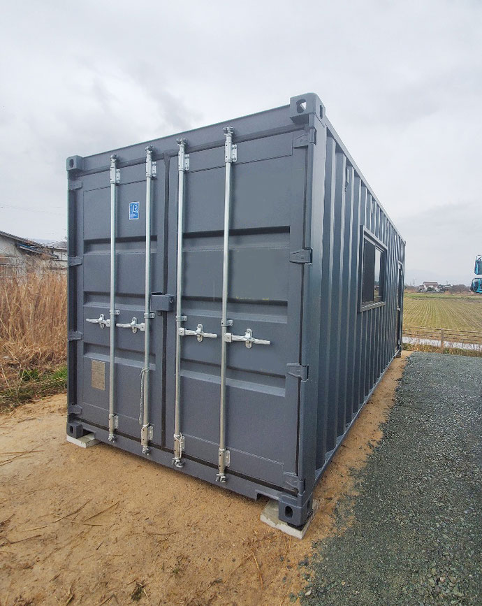 滋賀県高島市 NEWVANコンテナ20ft窓･ドア付きグレー設置