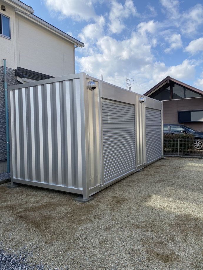 岐阜県不破郡 中古コンテナ20ft2シャッター間仕切りシルバー設置