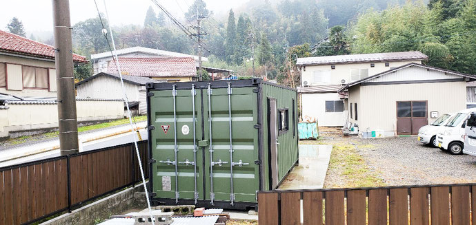 揖斐郡池田町 NEWVANコンテナ20ftアイボリー設置