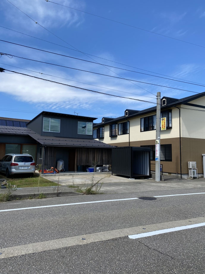 石川県白山市 中古コンテナ10ftクワトロシャッター付きブラック納品