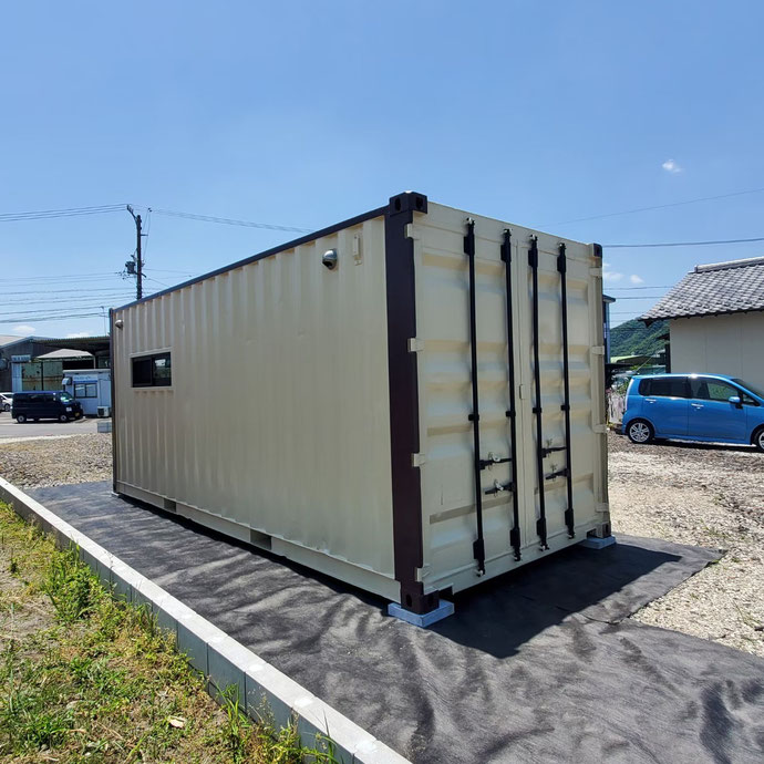 三重県津市 中古コンテナ20ft換気口付グレー塗装納品