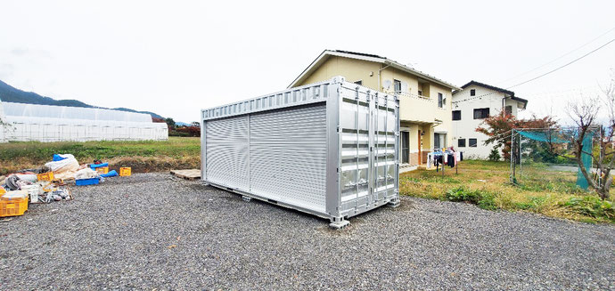 長野県伊那市 中古コンテナ20ftフルシャッター付シルバー塗装設置