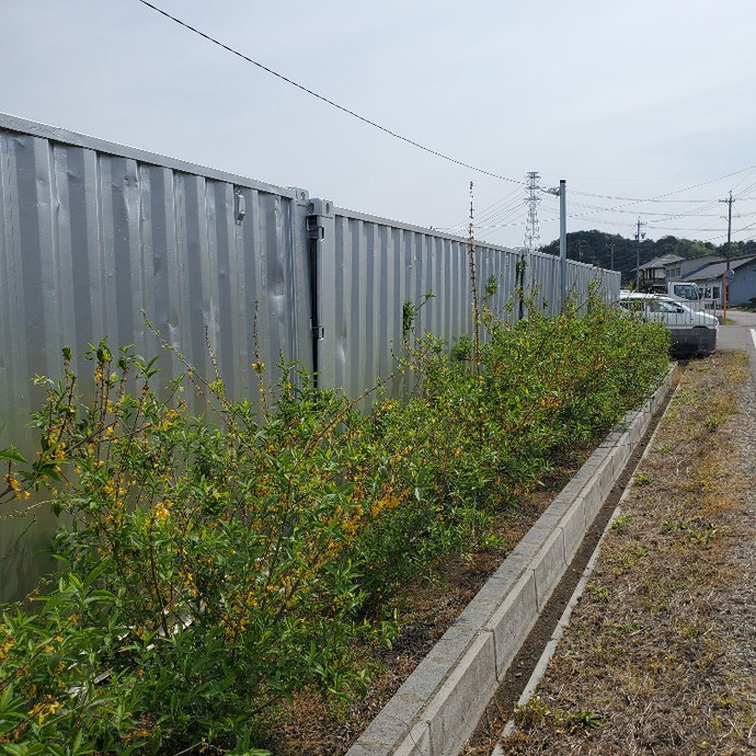 岐阜県関市 中古コンテナ20ftルーフシャッターボックスシルバー塗装設置