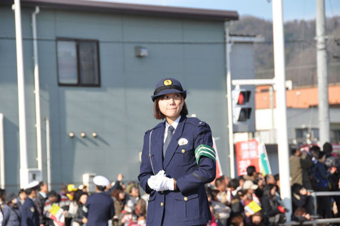 交通整理の婦警さん