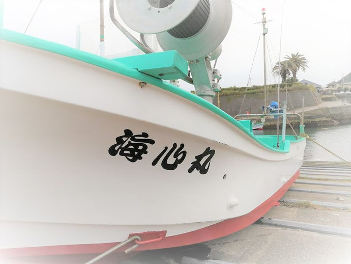 Arakingの船「海心丸」です。これで漁や鮑とり海士の仕事をします。漁師のお手伝いしたい方はぜひ！