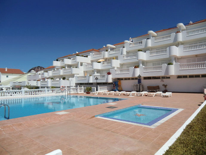 Apartment in einer neuen grosszügigen Anlage mit Pool, in La Paz zu kaufen.