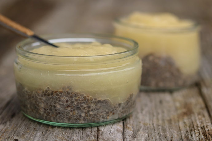 Chiapudding mit Apfelmus