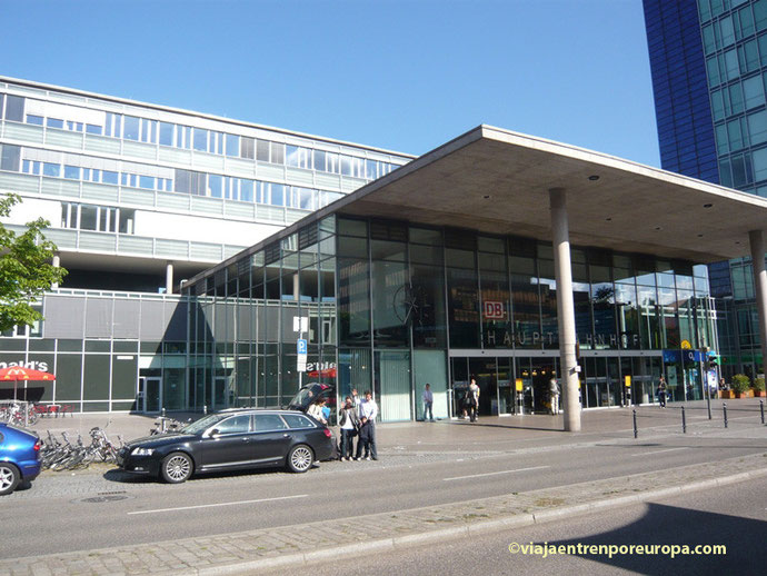 Entrada principal de la estación central de Freiburg