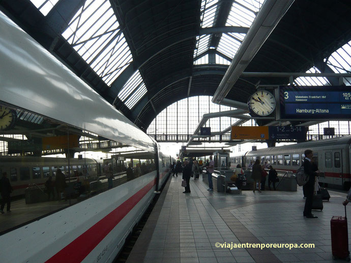Interior de la estación de Karlsruhe