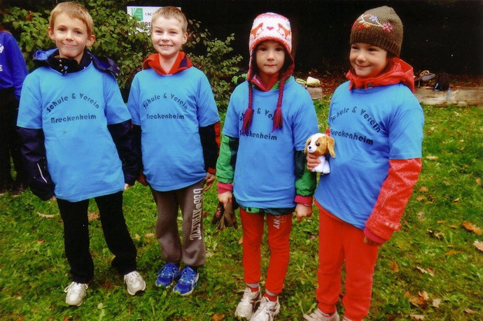 Foto: die Breckenheimer Orientierungslaufmannschaft von links nach rechts Jakob Horing, Alexander Siegel, Klara und Paulina Kemmer