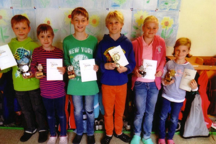 Foto: Schulsieger von links nach rechts: Josua Werner, Larissa Rollberg, Jan Hirschmann, Lucio Farrugio, Sophia Panella, Lina Heid