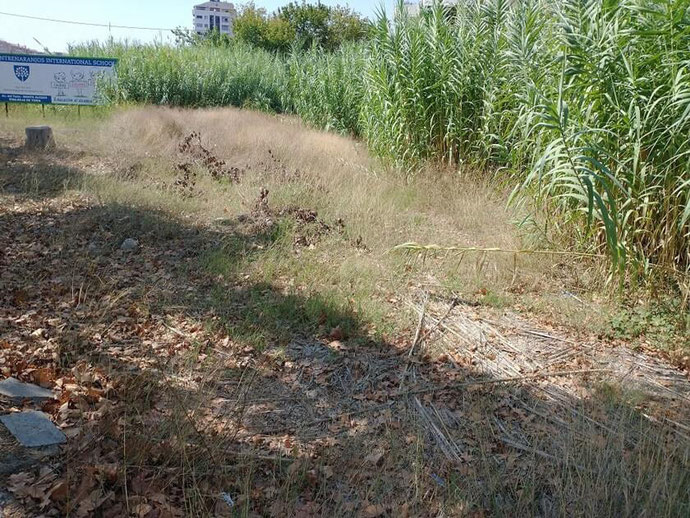 La Ronda Norte o carretera de circunvalación CV-30 de València bordea el barrio de Benimaclet, se puede ver  terrenos abandonados llenos de porquería y peligroso para la salud.  