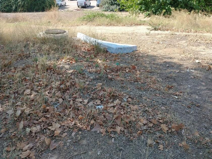 Lo que venden los okupas y antisistema, de que son terrenos recuperados para el barrio de Benimaclet  es MENTIRA. Son descampados llenos de basura y excrementos de perro.