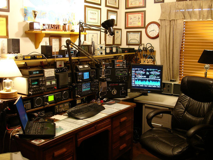 Here Some Beautiful Ham Radio Shack Iz4hwds Jimdo Page