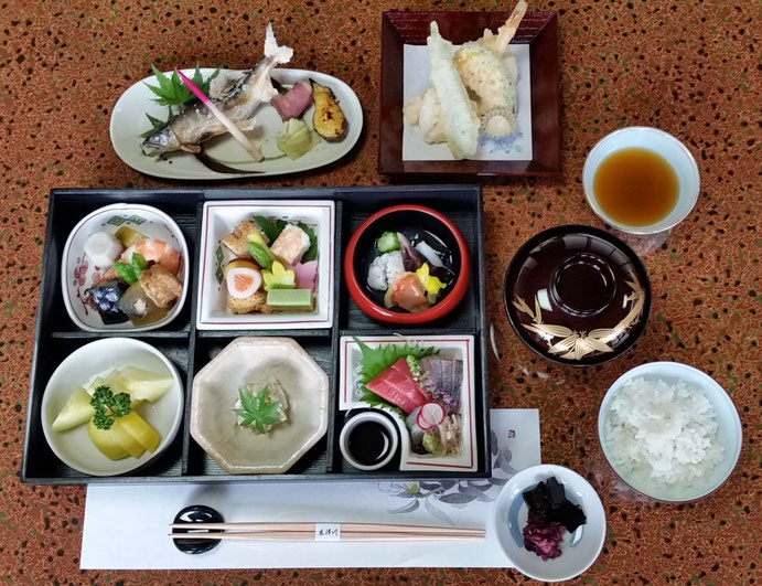 箱膳（季節により内容が異なります）