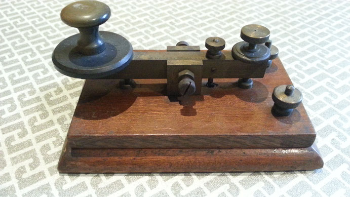 Early Dyna telegraph key with brass hardware - 1925